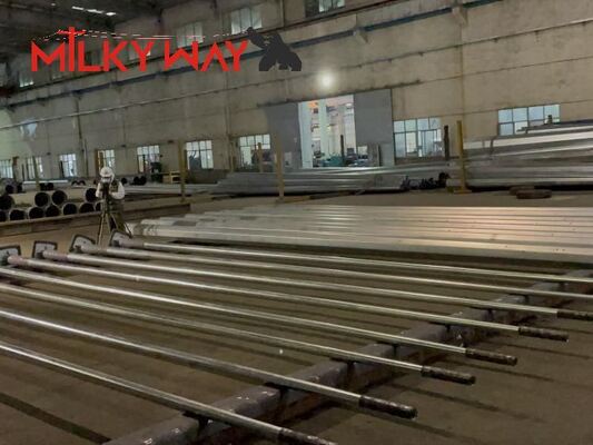 Υψηλής αντοχής σιδηροδρομικός στύλος ηλεκτρικής ενέργειας S500MC με ζεστή γαλβανισμένη επιφάνεια και στροφές από ανοξείδωτο χάλυβα για ηλεκτρικά δίκτυα