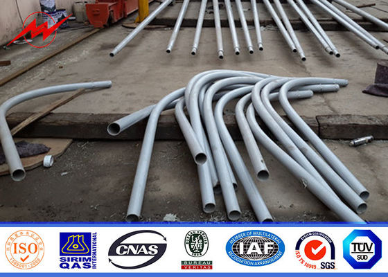 Οκτάγωνος υπαίθριος φωτεινός σηματοδότης Πολωνοί 5M 15M με το διπλό κυρτό βραχίονα 60mm Dia